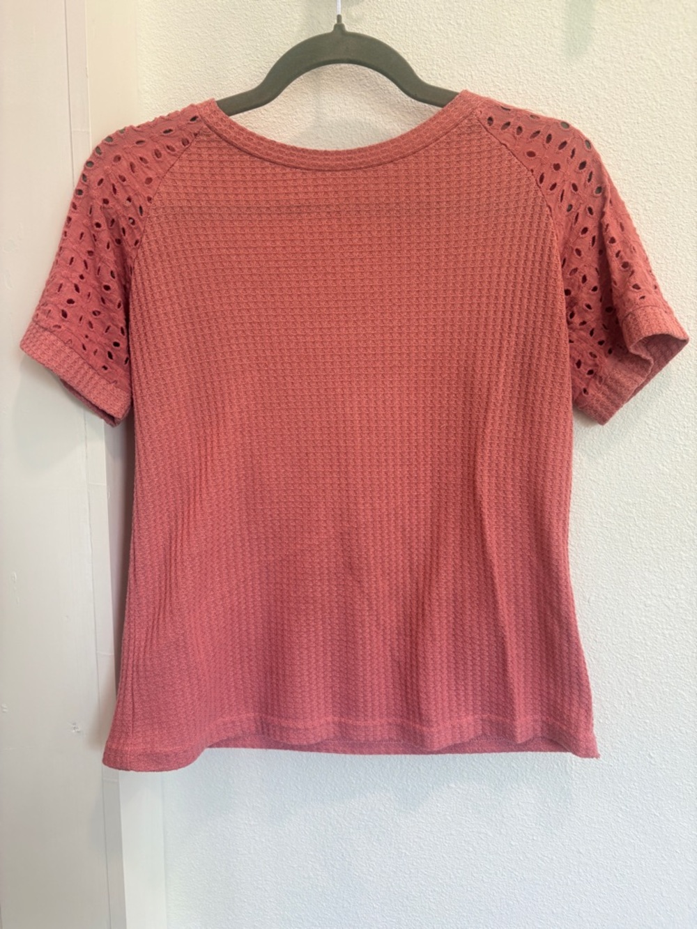 Women's Waffle Knit Eyelet Sleeve Top - Dusty Rose